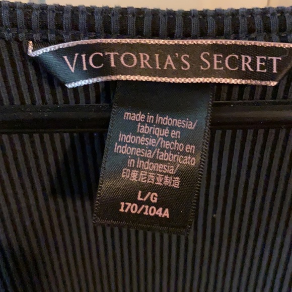 Victoria’s Secret Crop Top - Picture 2 of 4